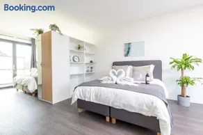 Charming Retreat Cozy Family Apartment-20B - Image 3