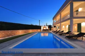 Villa Vallis with pool - Image 2