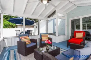 Quaint Cottage in a South Sarasota Neighborhood - Image 4