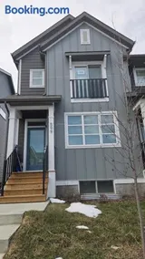 New Family Modern 2-Bedroom near Hospital, YMCA, Cineplex, Grocery Stores - Image 2