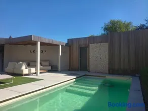 Nova Nocte Urban Private Pool & Spa Retreat - Image 5