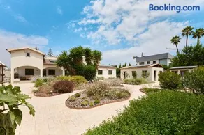 Garden House in Alicante with Infinity Pool - by Welcomely - Image 2