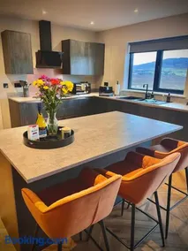 Luxury 3 Bedroom House - Stag Moor House - Image 4