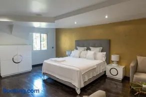 Luxury Vacation Villa - Image 1