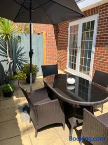 Sun Terrace Lodge Weybridge - Image 2