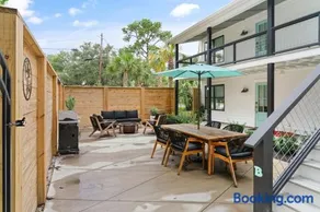 Coastal Escape for 2 - Pool, Fire Pit & Beach Access - Image 2