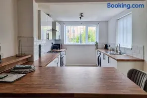 Spacious 3BR Contractor House in Cleethorpes - Image 4