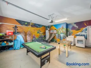 4 BDRM, Near beach, Free Prking, HotTub, Pool, Gym - Image 4