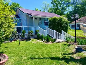 Cozy 3 Bedroom Home a short walk to Main Street Shadow Lake Dance Night Club - Image 1