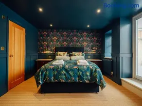 WhiskAwayHomes - Albert Park Road - Luxury Home - Image 4