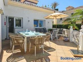 3 Bedroom Villa with Sea Views and Private Pool - Image 5