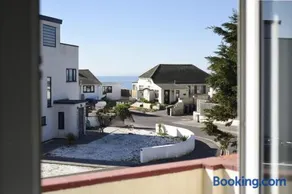 Sandy Feet Retreat Hayling Island Sleeps 7 - Image 3