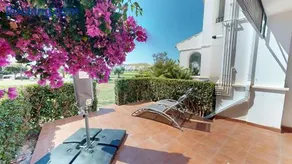 Attraente appartamento adatto alle famiglie con terrazza, piscina e giardino - Image 1