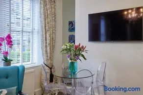 The Granville - Delightful 2-bed Victorian Apartment - Image 2