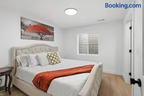 Temple Vista Retreat - King Bed, Sleeps 6 - Image 3