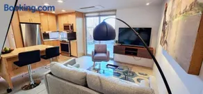 Chic Townhome Haven rooted Downtown - Image 1