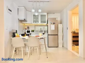 3 Minute Walk from Subway Station Near Seoul Station Myeongdong Namsan Hongdae Gyeongbokgung Palace Yongsan Itaewon Free Parking - Image 5