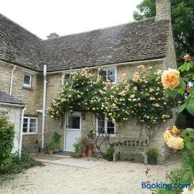 Characterful Cotswold cottage - Image 1