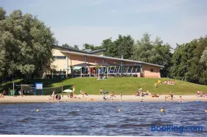 VakantieNoord, chalet 6p with veranda, located in Friesland, 5 stars camping on the lake - Image 3