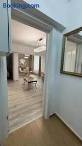 New Boutique Central 2 camere Chic - Image 2