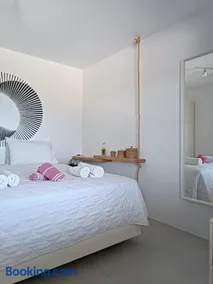 Nesaea seafront house - Image 3