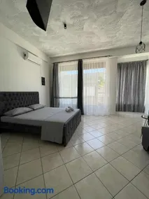 Grey house - Image 3