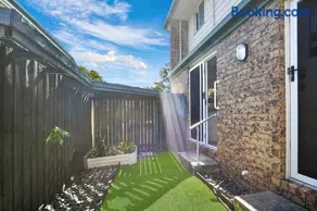 Woody Point hideaway, 3 bedroom townhouse - Image 3