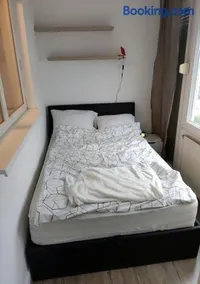 Apartment in quiet area with free parking - Image 3