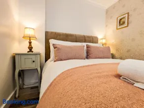 Beautiful Listed Flat with Private Garden, Birnam - Image 3