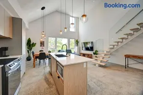 Luxury Penthouse 3Bedrooms 2Bathrooms Downtown Private Roof Terrace presented by TripMontreal - Image 2