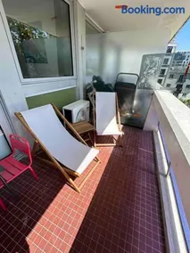Superbe appartement, terrasse, accès direct RER - Image 2