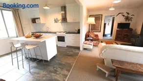 Sisters Beach House - Image 3