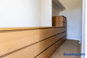 Bright, comfortable family home in leafy Forest Hill - Image 3