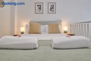 Roig Arena romantic suite N4 by Virkin Suites - Image 2