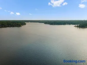 Sunset Cove Cottage- Lakefront With Bar Loft Sunroom & Pier - Image 2