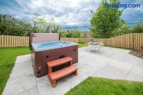 Maple Cottage with Hot Tub - Image 5