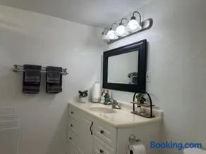 Suite E with 2-bedroom - Image 3