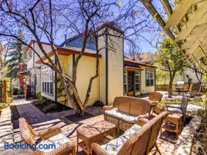 The Cottage-Near Downtown Historic Courthouse Square - Image 1