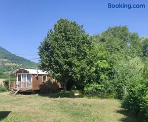 Roulotte tout confort au pied des montagnes - Image 1