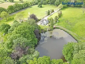 Charming retreat with hot tub and lake terrace - Image 2