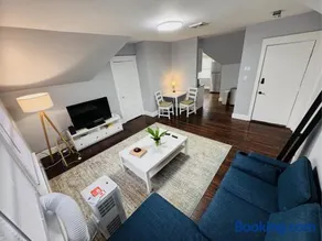 Spacious Yale 2BR with Full Kitchen & WiFi - Image 1