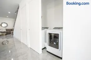 Modern 4-Bedroom Townhouse with Pool! - Image 4