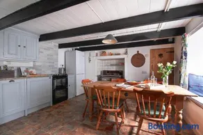 Crotchet Cottage near sandy beach at Porthbeor - Image 3