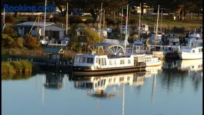Swamp Fox luxury 2BR Dutch Barge - Image 1
