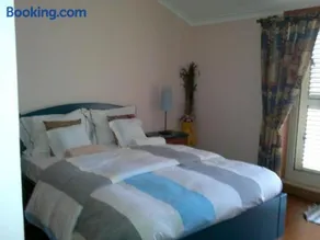 Aguda Beachfront Apartment - Image 2