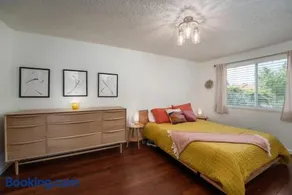 #StayinMyDistrict Quiet 2BR Office Pet Friendly - Image 3