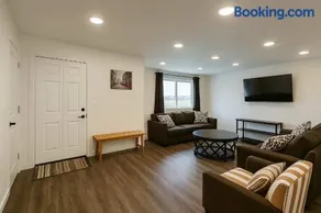 Mountain Views - Peaceful Retreat - 1BR suite - Image 1