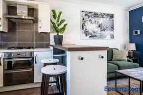 Superb 2BR 2Bath with parking - Image 5