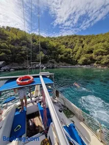2-cottage yacht with 2 showers - Image 4