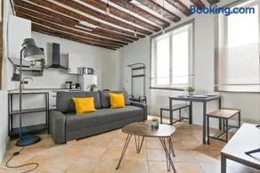 Heart of Paris 1BR-4P Le Marais 7 Free Netflix - Image 2